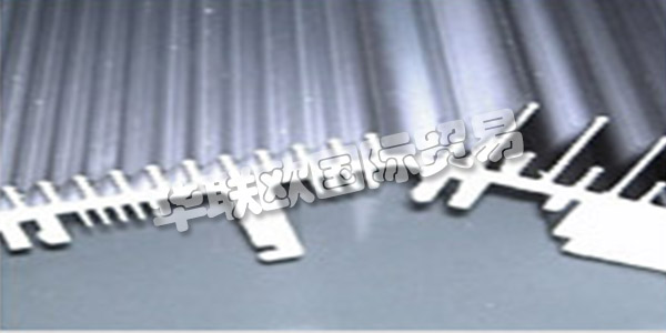 BENZ ALUSYSTEME在開發(fā)市場驅(qū)動和個性化解決方案方面，數(shù)十年的鋁加工經(jīng)驗，技術(shù)訣竅和創(chuàng)新思維使得Swabian Pleidelsheim的Benz AluSysteme成為鋁制零件的領(lǐng)先系統(tǒng)制造商。無論您是委托他們?yōu)槟捻椖块_發(fā)鋁制拉伸型材，還是正在尋找鋁型材的合作伙伴，他們都將竭誠為您提供鋁加工的各個方面的幫助和建議。在他們的產(chǎn)品線輪廓線 他們?yōu)橄到y(tǒng)開發(fā)鋁。對于他們稱職的團隊客戶滿意度，產(chǎn)品質(zhì)量，工藝流程和經(jīng)濟思想處于最前沿。他們對您的建議，解決方案建議，個人發(fā)展以及您的結(jié)果感到滿意。