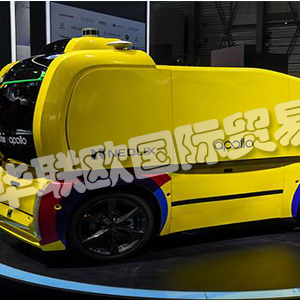 SmartFactoryJapan2019追加智能物流設(shè)備專區(qū)，擴(kuò)大工廠自動(dòng)化并吸引物流業(yè)。圖為發(fā)那科對(duì)外賓展示其物聯(lián)網(wǎng)體系技術(shù)