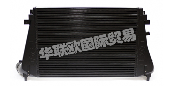 REVO成立于2002年，是汽車后市場行業(yè)的先驅(qū)。REVO軟件和硬件解決方案可以協(xié)調(diào)工作，以釋放引擎的真正潛力。使用最新技術(shù)和設(shè)施在內(nèi)部進行設(shè)計，硬件和軟件工程師均在其專業(yè)領(lǐng)域擁有豐富的經(jīng)驗。REVO以提供能夠滿足其客戶要求的高性能并確保使用壽命和可駕駛性為目標(biāo)的產(chǎn)品而感到自豪。下文為您介紹REVO中冷器。